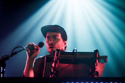 CHVRCHES @ Trix, picture 9, photographed by Tom Stessens - FrontView Magazine