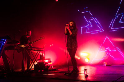 CHVRCHES @ Trix, picture 13, photographed by Tom Stessens - FrontView Magazine