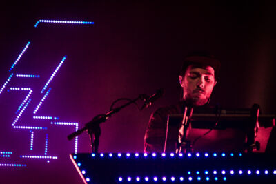 CHVRCHES @ Trix, picture 14, photographed by Tom Stessens - FrontView Magazine