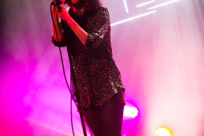 CHVRCHES @ Trix, picture 15, photographed by Tom Stessens - FrontView Magazine
