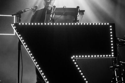 CHVRCHES @ Trix, picture 16, photographed by Tom Stessens - FrontView Magazine