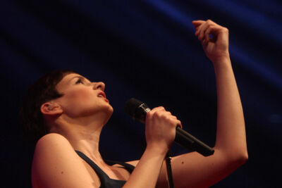 Hooverphonic Q-Showcase, picture 6, photographed by FrontView Magazine