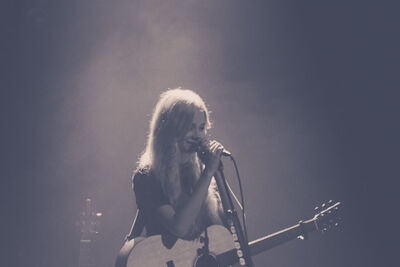 Nina Nesbitt Le Botanique, Brussel, picture 11, photographed by Kris Saelen - FrontView Magazine
