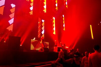 MNM Back to the 90's & 00's @ Sportpaleis, picture 107, photographed by Marc Verdonck - FrontView Magazine