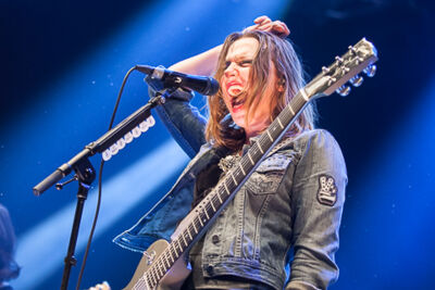Halestorm @ Paaspop 2014, foto 4, foto's door Dorien Goetschalckx - FrontView Magazine