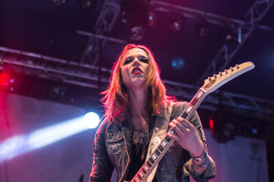Halestorm @ Paaspop 2014, foto 21, foto's door Dorien Goetschalckx - FrontView Magazine