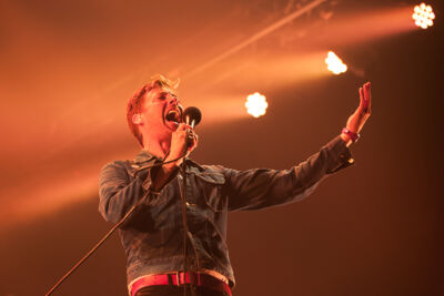 Kaiser Chiefs @ Paaspop 2014, foto 14, foto's door Dorien Goetschalckx - FrontView Magazine