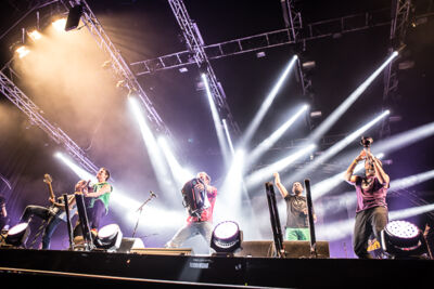 La Pegatina @ Paaspop 2014, foto 12, foto's door Dorien Goetschalckx - FrontView Magazine