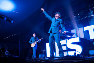 Les Truttes @ festival aan zee Depanne, picture 4, photographed by Devid Camerlynck - FrontView Magazine