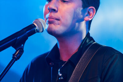 Cris Cab Live in The Qube, picture 1, photographed by Jonas Wallecan - FrontView Magazine