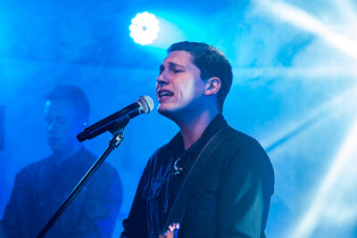 Cris Cab Live in The Qube, picture 2, photographed by Jonas Wallecan - FrontView Magazine