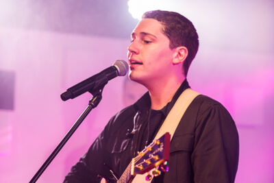 Cris Cab Live in The Qube, picture 4, photographed by Jonas Wallecan - FrontView Magazine