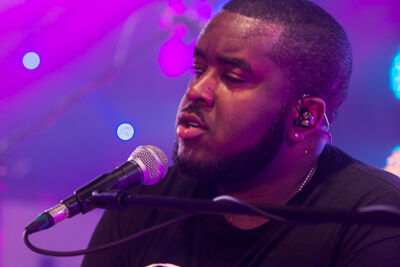 Cris Cab Live in The Qube, picture 9, photographed by Jonas Wallecan - FrontView Magazine