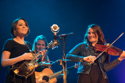 Della Mae @ De Roma, picture 4, photographed by Steven Stausens - FrontView Magazine
