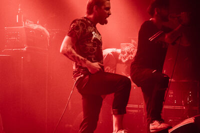 Issues @ Ancienne Belgique, picture 1, photographed by Dorien Goetschalckx - FrontView Magazine