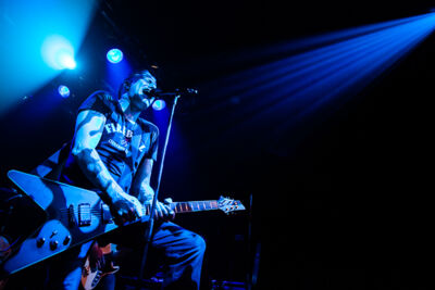 Mustasch @ 013, picture 2, photographed by Dorien Goetschalckx - FrontView Magazine