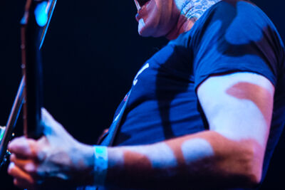 Mustasch @ 013, picture 12, photographed by Dorien Goetschalckx - FrontView Magazine