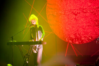 SX @ vredesfeesten Ieper Perron, picture 4, photographed by Devid Camerlynck - FrontView Magazine