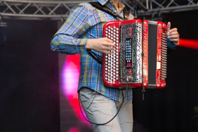 Matthias Lens @ Wortegemsen Feesten, picture 1, photographed by Guy Danneels - FrontView Magazine