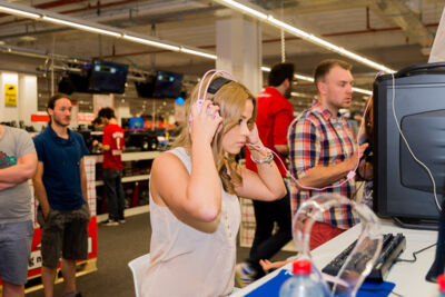 Camille Van Brabander : Counter-Strike Condition Zero Shootout at Media Markt Gent, picture 1, photographed by Jonas Wallecan - FrontView Magazine