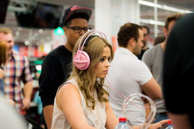 Camille Van Brabander : Counter-Strike Condition Zero Shootout at Media Markt Gent, picture 3, photographed by Jonas Wallecan - FrontView Magazine
