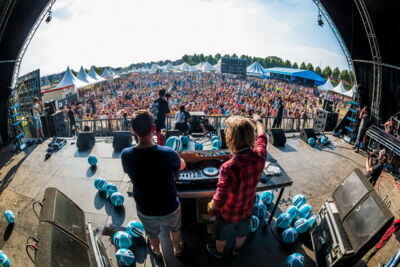 Vestrock 2014 dag 1 bands @ Hulst, foto 17, foto's door sven dullaert - FrontView Magazine
