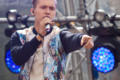 Ian Thomas @ pennenzakkenrock 2014, picture 5, photographed by Carine Wouters - FrontView Magazine