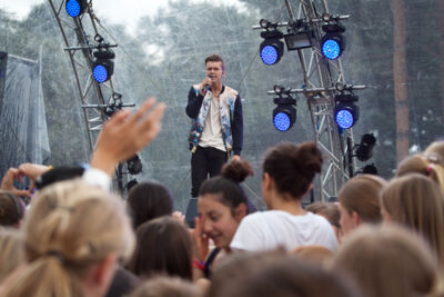 Ian Thomas @ pennenzakkenrock 2014, picture 8, photographed by Carine Wouters - FrontView Magazine