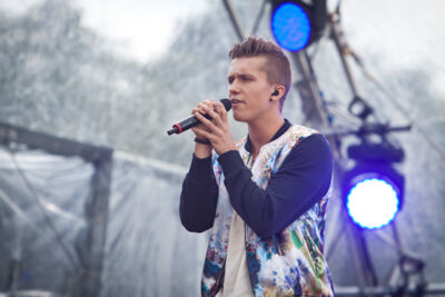 Ian Thomas @ pennenzakkenrock 2014, picture 10, photographed by Carine Wouters - FrontView Magazine