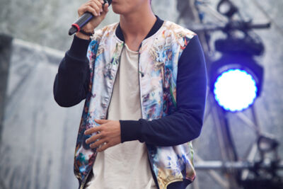 Ian Thomas @ pennenzakkenrock 2014, picture 11, photographed by Carine Wouters - FrontView Magazine