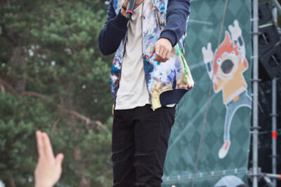 Ian Thomas @ pennenzakkenrock 2014, picture 22, photographed by Carine Wouters - FrontView Magazine