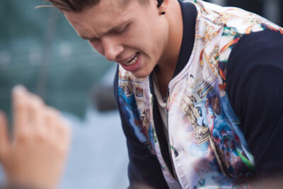 Ian Thomas @ pennenzakkenrock 2014, picture 33, photographed by Carine Wouters - FrontView Magazine