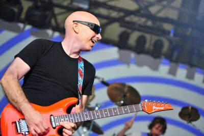 Joe Satriani @ OLT Rivierenhof, picture 3, photographed by Gunther Moens - FrontView Magazine