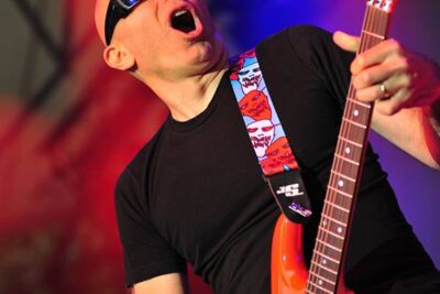Joe Satriani @ OLT Rivierenhof, picture 4, photographed by Gunther Moens - FrontView Magazine