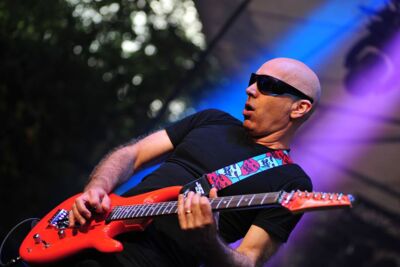 Joe Satriani @ OLT Rivierenhof, picture 8, photographed by Gunther Moens - FrontView Magazine