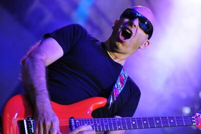 Joe Satriani @ OLT Rivierenhof, picture 19, photographed by Gunther Moens - FrontView Magazine