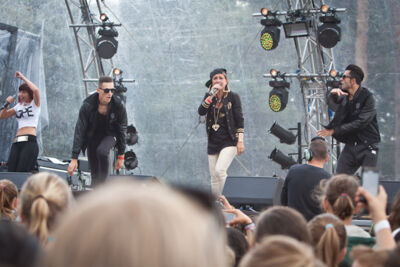 Slongs Dievanongs @ pennenzakkenrock 2014, foto 6, foto's door Carine Wouters - FrontView Magazine