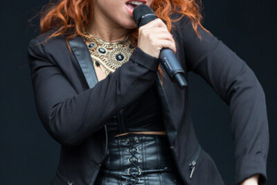 2 Fabiola @ Kanaalfeesten Dag 2 - Willebroek, picture 6, photographed by Guy Danneels - FrontView Magazine