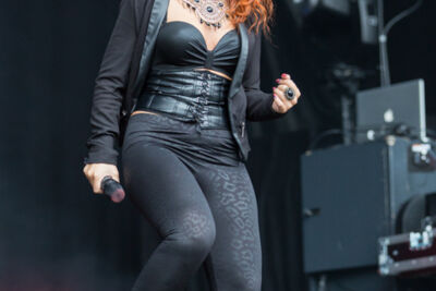 2 Fabiola @ Kanaalfeesten Dag 2 - Willebroek, picture 8, photographed by Guy Danneels - FrontView Magazine