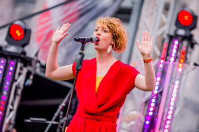 KetnetBand & Slongs Dievanongs @ Grote Markt Antwerpen, picture 5, photographed by Elke Briers - FrontView Magazine