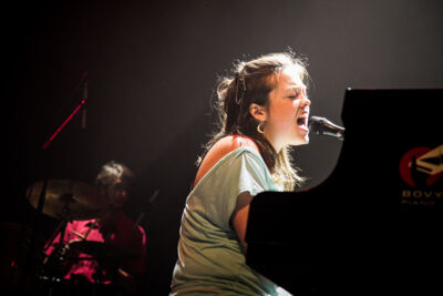 Mathilde Renault @ Les Ardentes 2014, picture 3, photographed by Tom Stessens - FrontView Magazine