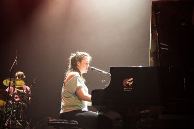 Mathilde Renault @ Les Ardentes 2014, picture 5, photographed by Tom Stessens - FrontView Magazine