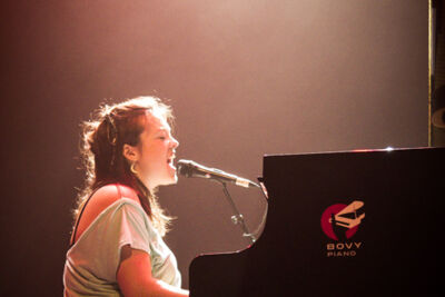 Mathilde Renault @ Les Ardentes 2014, picture 6, photographed by Tom Stessens - FrontView Magazine
