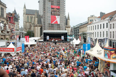 Vlaanderen zingt 2014 @ Gentse Feesten - Sint Baafsplein, picture 4, photographed by Dimitri Vanlommel - FrontView Magazine