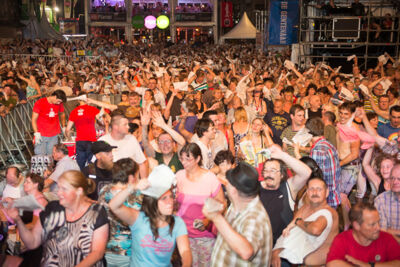 Vlaanderen zingt 2014 @ Gentse Feesten - Sint Baafsplein, picture 101, photographed by Dimitri Vanlommel - FrontView Magazine
