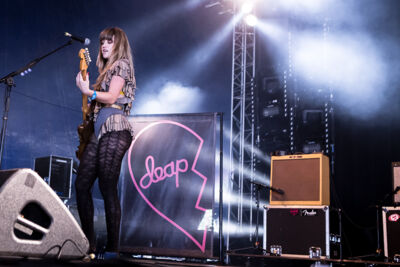 Deap Vally @ Dour 2014, picture 7, photographed by Dorien Goetschalckx - FrontView Magazine