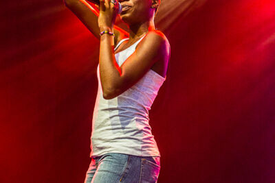 Coely @ Puurs Live 2014, picture 2, photographed by Edwin Houdevelt - FrontView Magazine