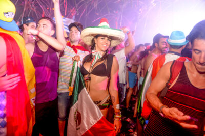 Tomorrowland sfeerbeelden & publieksfoto's 28 juni - deel 2, picture 2, photographed by Youri Vanlommel - FrontView Magazine