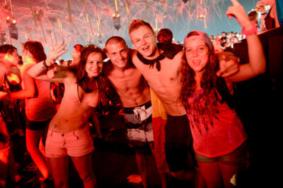 Tomorrowland sfeerbeelden & publieksfoto's 28 juni - deel 2, picture 4, photographed by Youri Vanlommel - FrontView Magazine