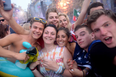 Tomorrowland sfeerbeelden & publieksfoto's 28 juni - deel 2, picture 48, photographed by Youri Vanlommel - FrontView Magazine